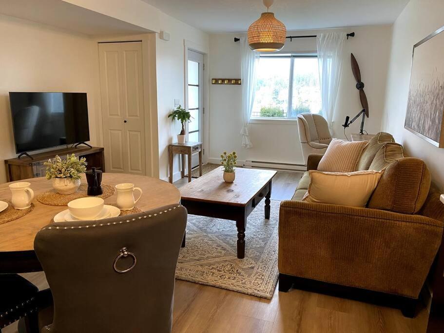Cozy Lakeview Suite Victoria Exteriör bild