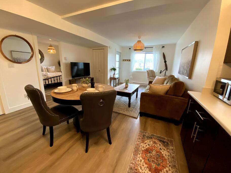 Cozy Lakeview Suite Victoria Exteriör bild