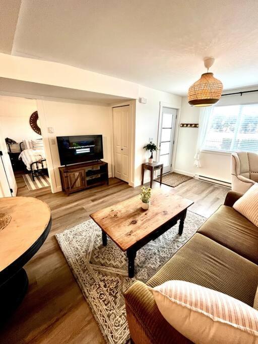 Cozy Lakeview Suite Victoria Exteriör bild